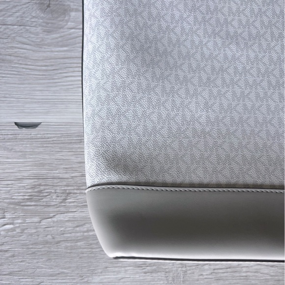 MICHAEL KORS kelli large two-tone logo tote bag NWT - Picture 13 of 16